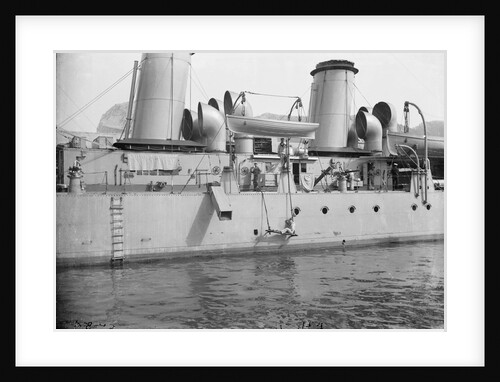 Scout cruiser HMS 'Skirmisher' (1905) close up amidships by unknown
