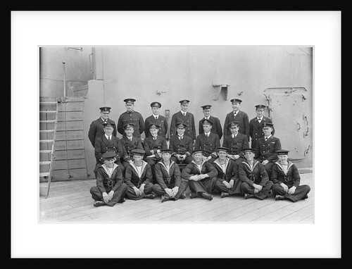 The gunnery staff with Lt. Com. T.H. Binney, Lt. H.R.G. Kinahan and Lt. H.B. Deedes of 'Queen Elizabeth' (1913) by unknown