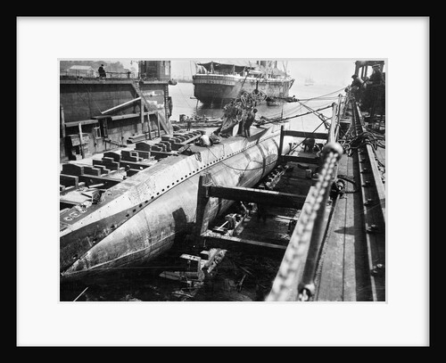 Submarine, Germany (1915) by unknown