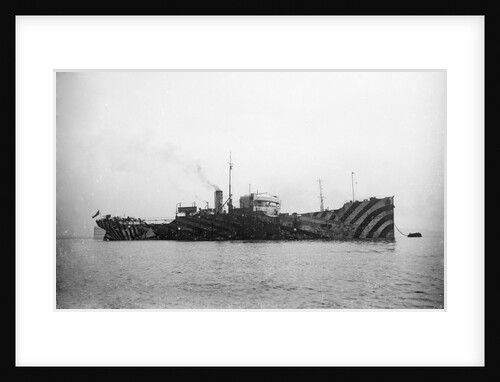 'War Master' (Br, 1918) at moorings by unknown