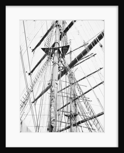 Clear to sail! The lean yards stripped for action by Alan Villiers