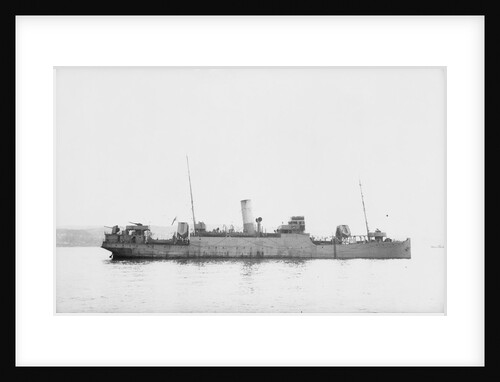 'Eddystone' (Br, 1927) at anchor, probably as a convoy rescue ship. by unknown
