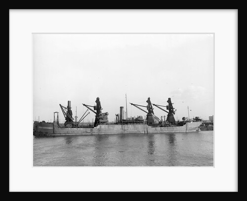 Photograph of general cargo 'Empire Chamois' (1918) 1941-1945 lying at quayside. Ministry of War Transport ex 'Pacific Redwood' ex 'Westmount' (5P) B 1941-1945 Lying at quayside. by unknown