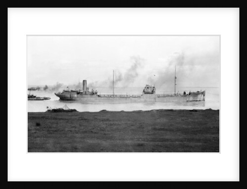 'Luminetta' (Br, 1927) under tow by Unknown