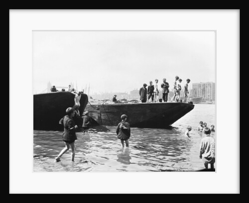 Children of Bermondsey, London. by unknown