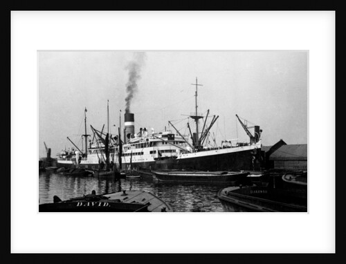 'City of Cairo' (Br, 1915), at quayside by unknown
