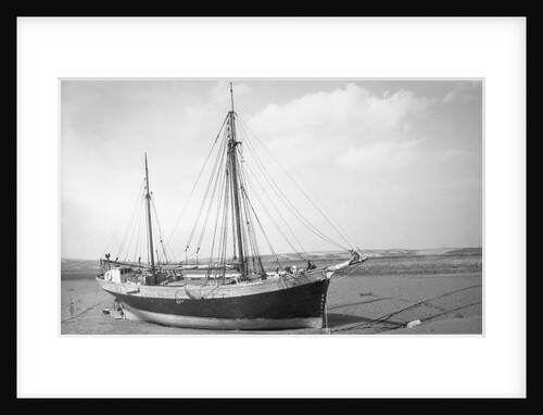 'Garlandstone' auxilary ketch, dried out at Braunton Pill by unknown