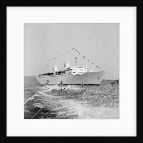 Waterskiers pass the 'Kungsholm' at Acapulco by Marine Photo Service