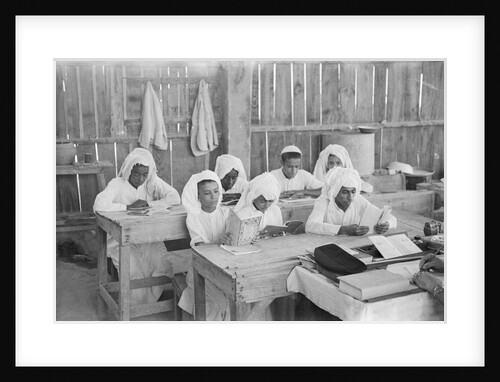 Group of school children at the Mubarkiya School, Kuwait by Alan Villiers