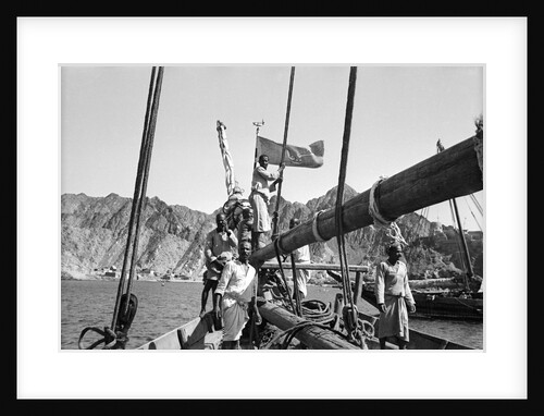 Flying the Kuwaiti flag into Mutrah Bay by Alan Villiers