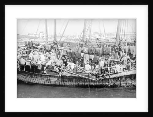 An overcrowded boom from Batina by Alan Villiers