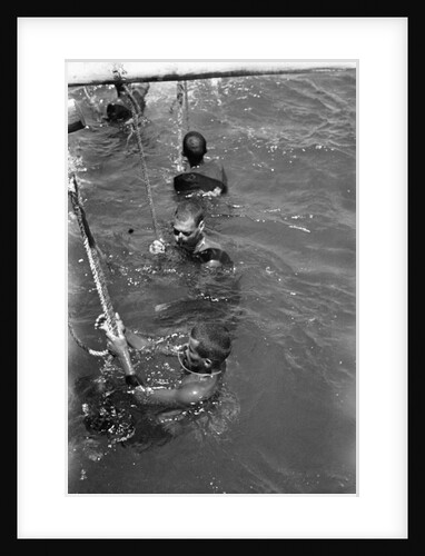 Kuwaiti pearl divers at rest by Alan Villiers