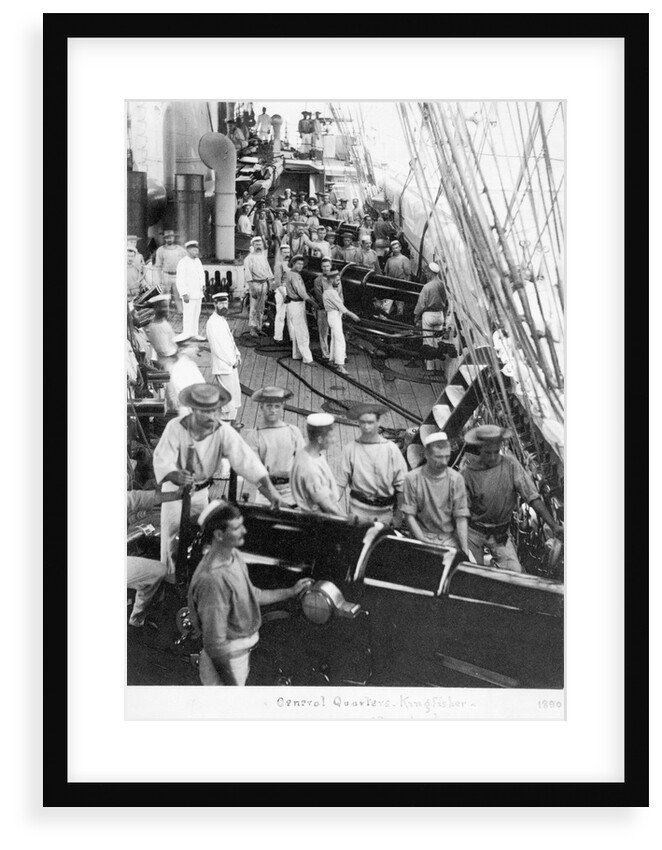HMS 'Kingfisher' crew by unknown
