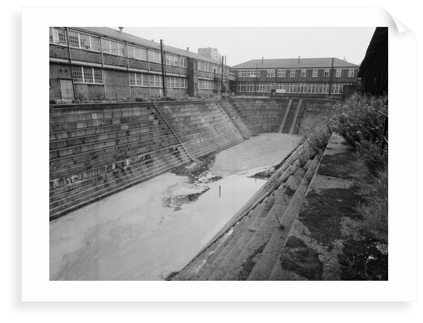 The dry docks in Woolwich Dockyard by unknown