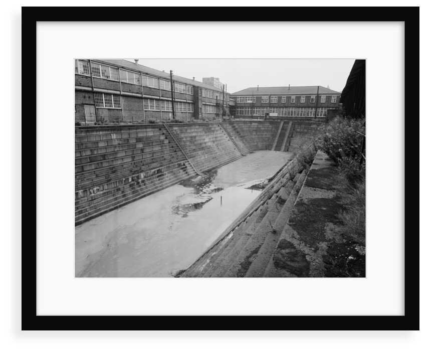 The dry docks in Woolwich Dockyard by unknown