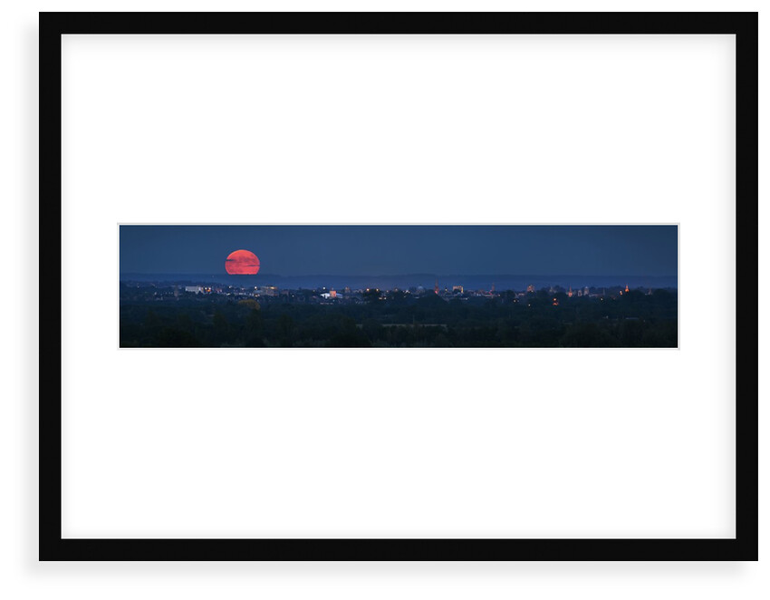Red Moon rising over Oxford by Andrew Steele