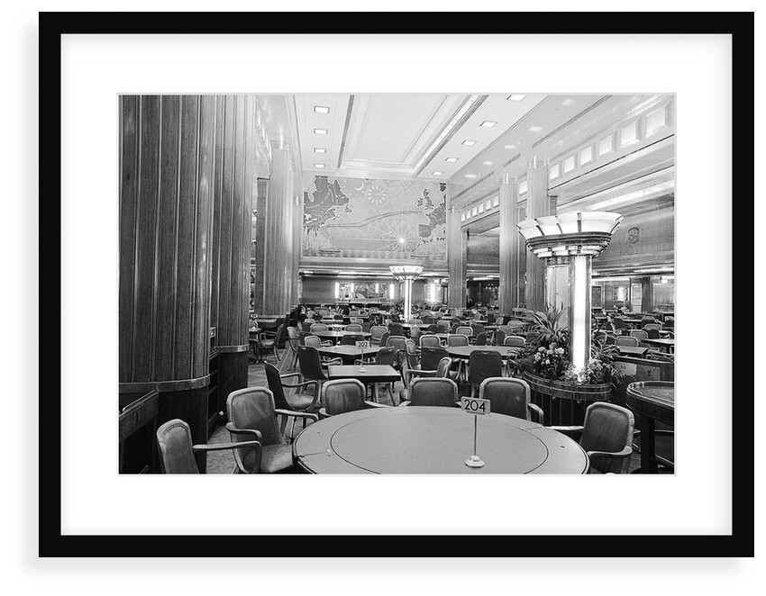 Dining area of the Cunard liner RMS 'Queen Mary' (1936) by unknown