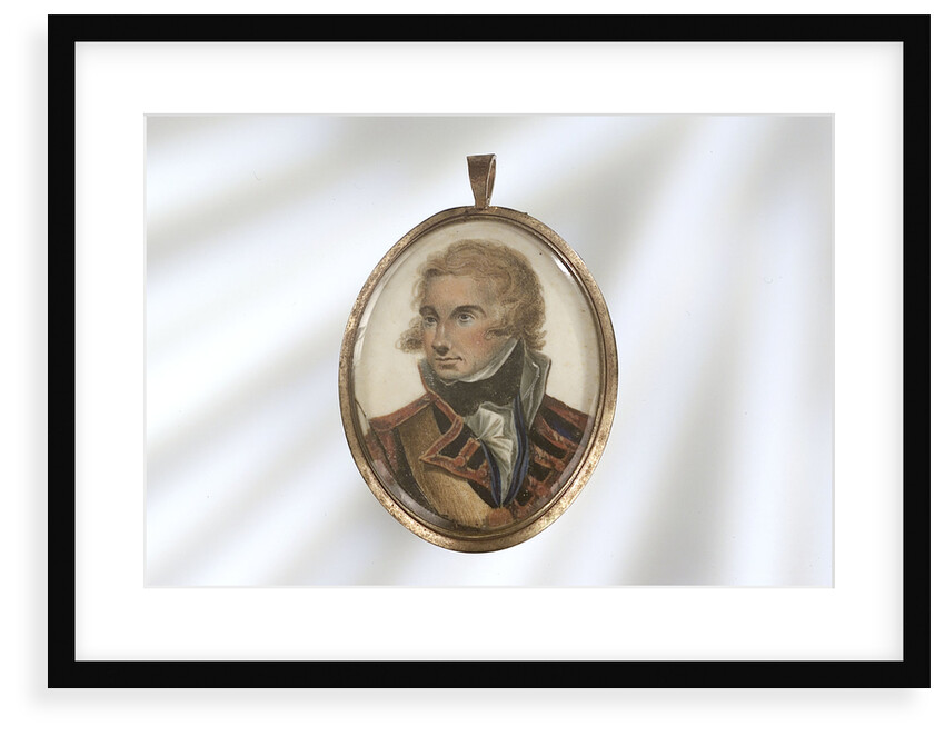 Gold pendant by Daniel Orme