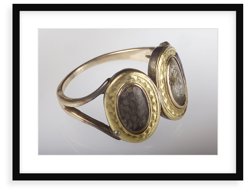 Gold ring by unknown