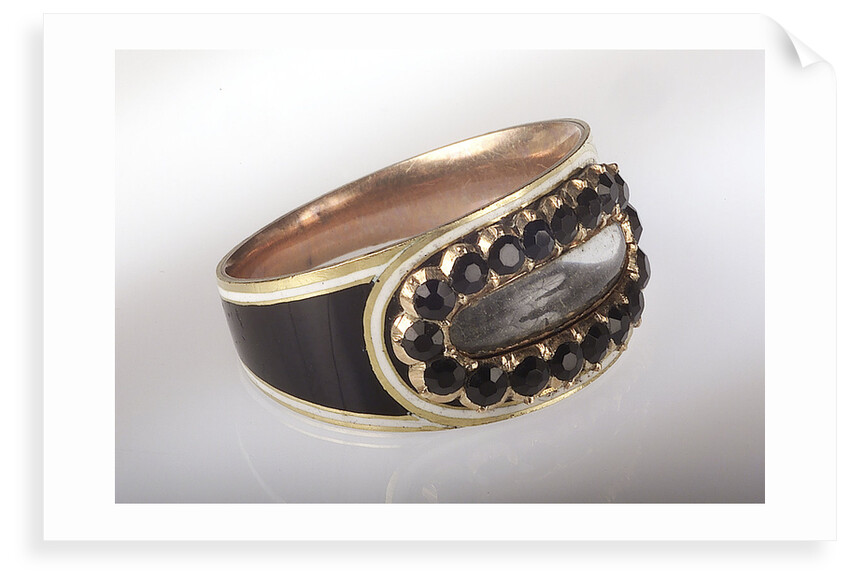 Gold ring by unknown