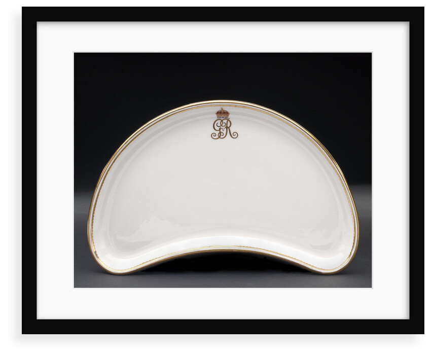 Plate used on HMY 'Victoria and Albert' (1899) by Royal Crown Derby Porcelain Co