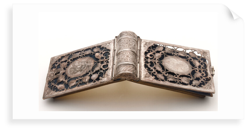 Horizontal dial, outside covers by unknown