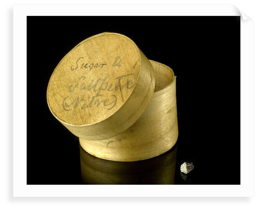 Pill box containing 'Sugar and Saltpetre (nitre)' by unknown