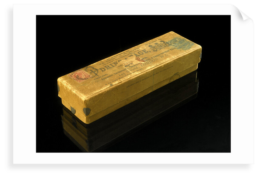 Box which contains prisms and coloured glass by unknown