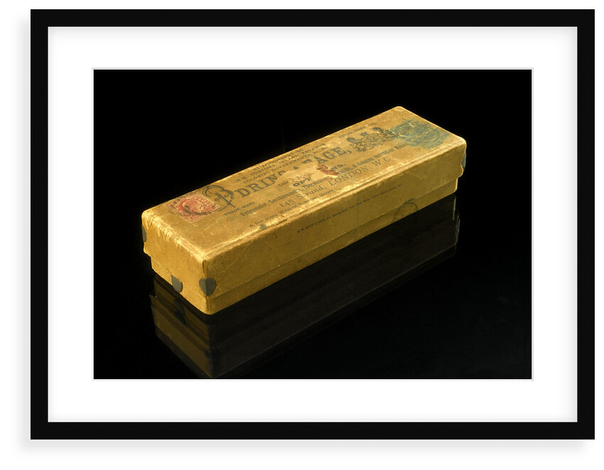 Box which contains prisms and coloured glass by unknown