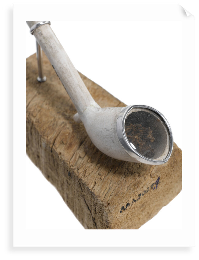Clay pipe by unknown