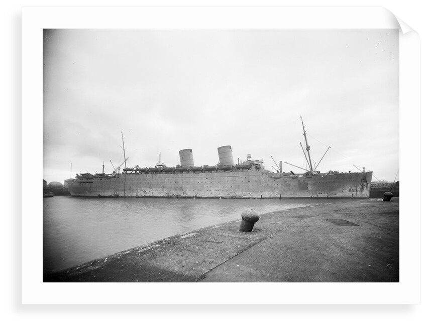 Turbine passenger liner 'Mauretania' (Br, 1939) at quayside, probably at Liverpool with Radar lantern fitted by Anonymous