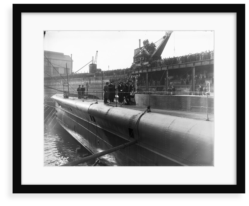 Submarine HMS 'J2' (1915) by unknown