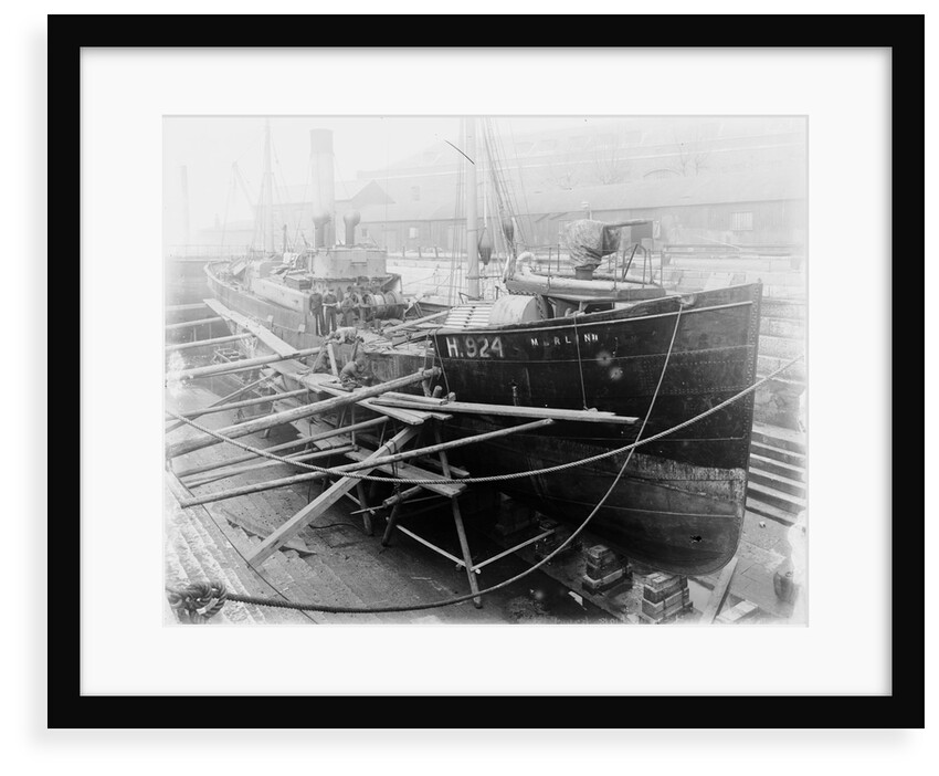 Trawler HMS 'Merlin II' (1906) by unknown