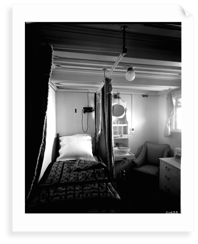 Duke of Connaught's Bedroom on the 'Empress of Ireland' (1906) by Bedford Lemere & Co.