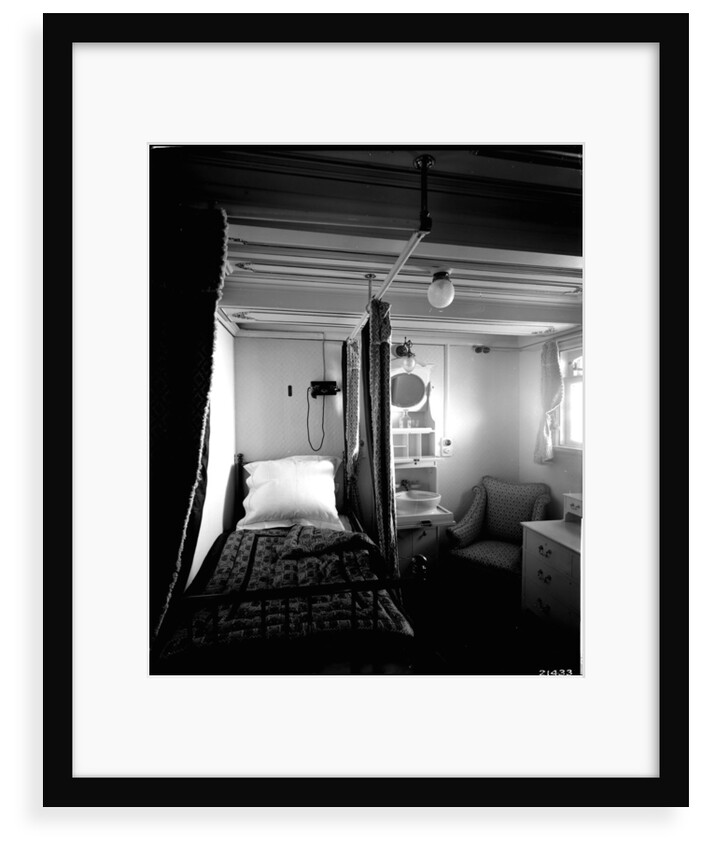 Duke of Connaught's Bedroom on the 'Empress of Ireland' (1906) by Bedford Lemere & Co.