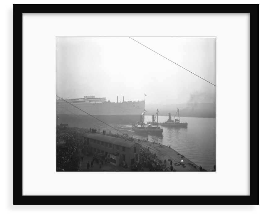 Aquitania' (1914) taken in charge by tugs after launching by Bedford Lemere & Co.