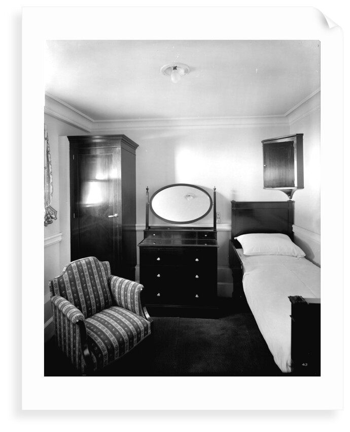 First Class stateroom on the 'Aquitania' (1914) by Bedford Lemere & Co.