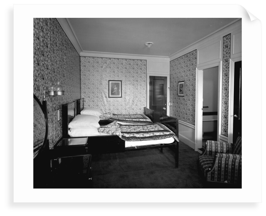 First Class bath and toilet suite on the 'Aquitania' (1914) by Bedford Lemere & Co.
