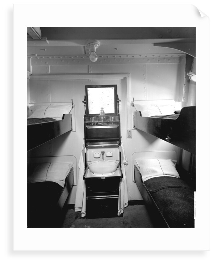 Third Class cabin on the 'Aquitania' (1914) by Bedford Lemere & Co.