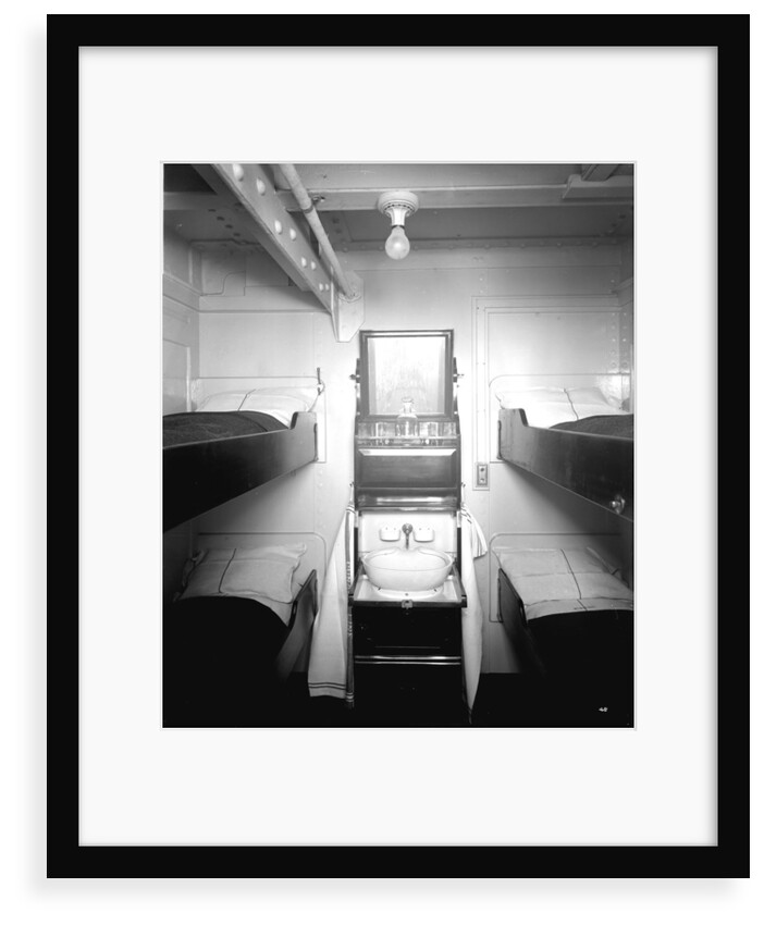 Third Class cabin on the 'Aquitania' (1914) by Bedford Lemere & Co.