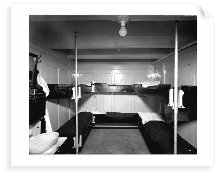 Third Class cabin on the 'Aquitania' (1914) by Bedford Lemere & Co.