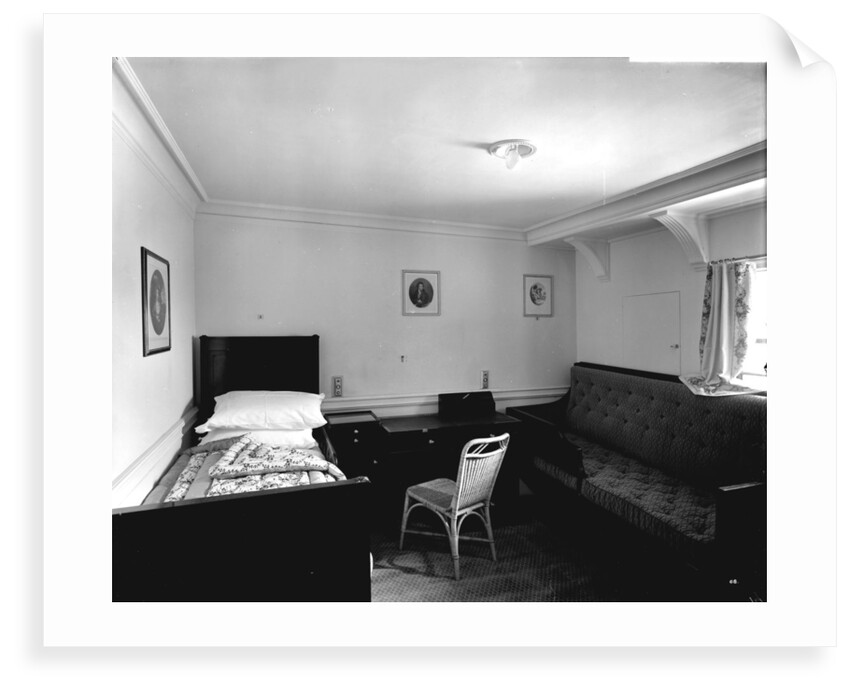 First Class stateroom on the 'Aquitania' (1914) by Bedford Lemere & Co.