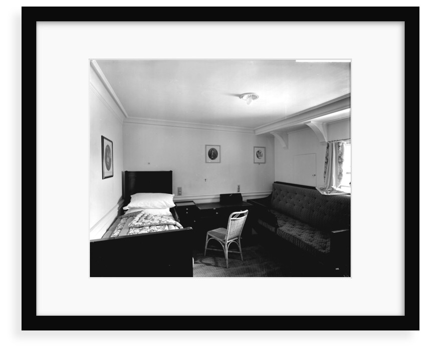 First Class stateroom on the 'Aquitania' (1914) by Bedford Lemere & Co.