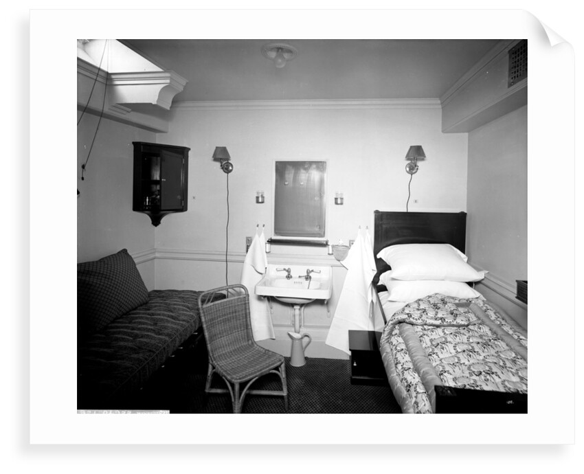 First Class stateroom on the 'Aquitania' (1914) by Bedford Lemere & Co.