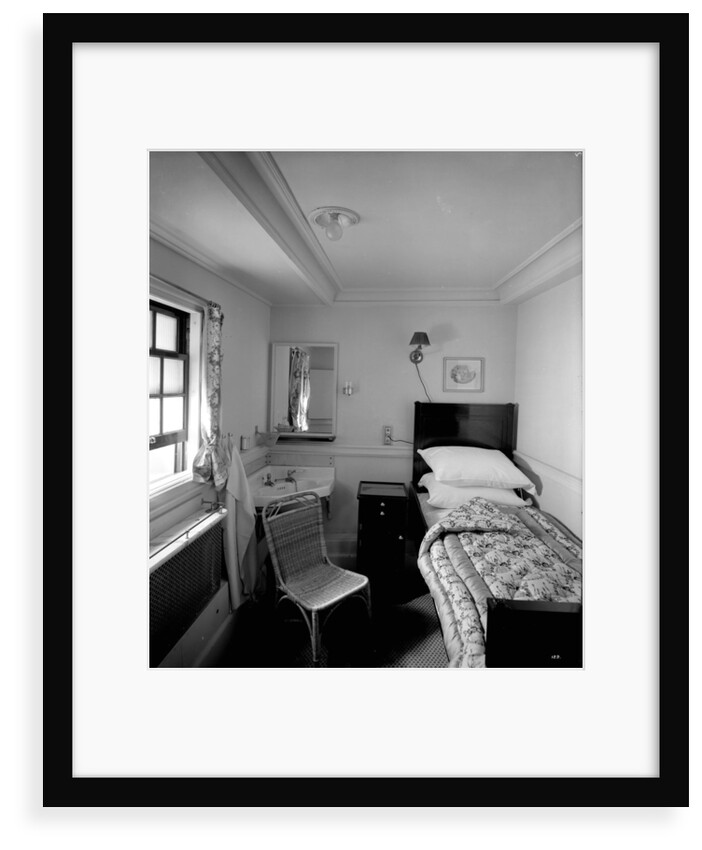 First Class stateroom on the 'Aquitania' (1914) by Bedford Lemere & Co.