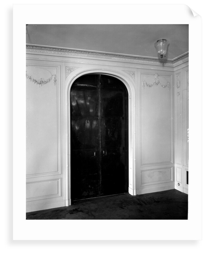 Service entrance to the First Class Dining Saloon on the 'Aquitania' (1914) by Bedford Lemere & Co.