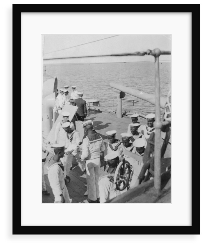 Somali crewmen on the quaterdeck of HMS 'Venus' in Singapore in 1916 by unknown