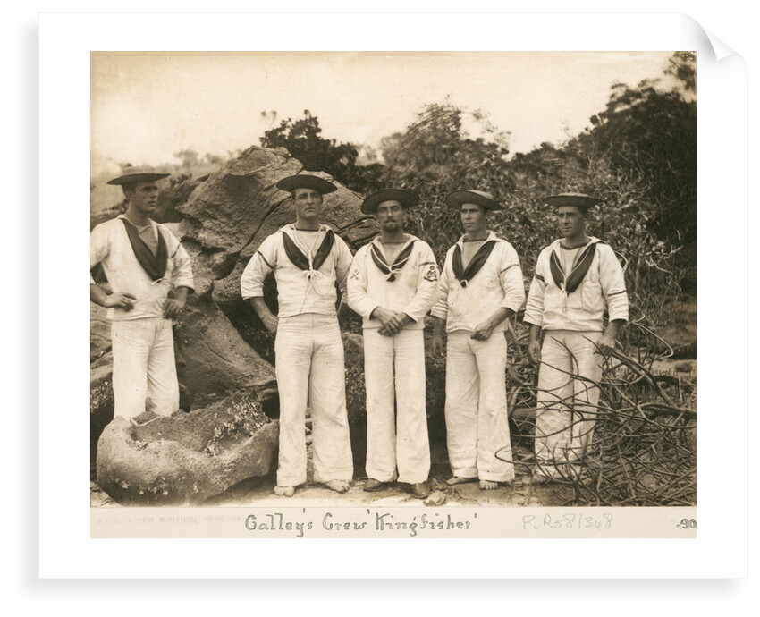 HMS 'Kingfisher' crew by unknown