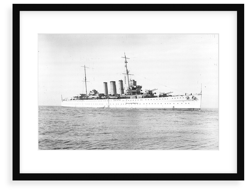 Heavy cruiser HMS 'Kent' (1926) by unknown