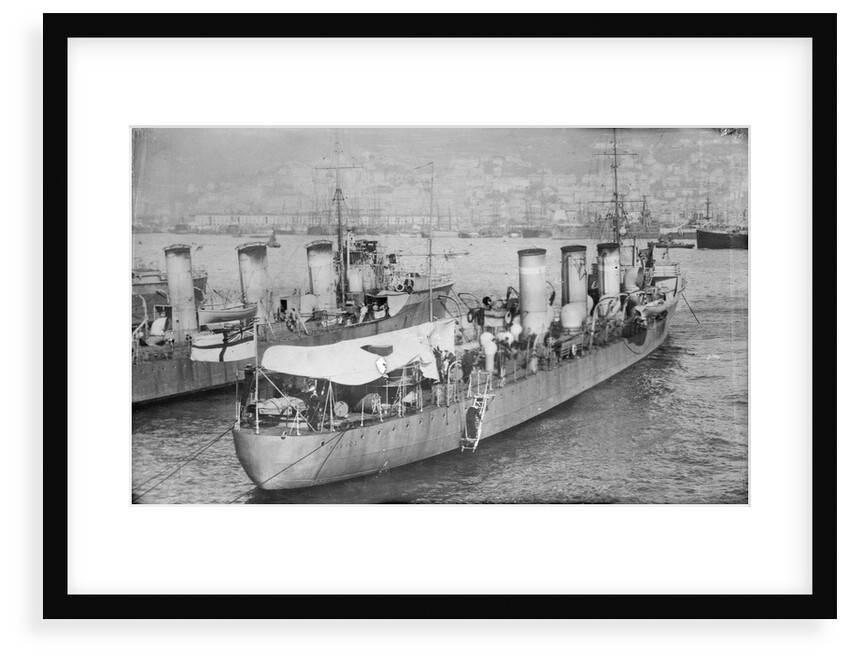 Torpedo boat destroyer HMS 'Savage' (1910) by unknown